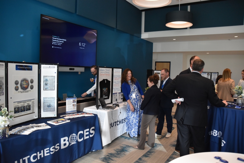 Beacon City School District Assistant Superintendent Heather Chadwell-Dennis speaks with the Learning Technology team at the summit.
